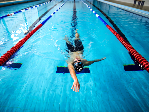 Il se lève à 5 h du matin pour avaler 10 000 calories par jour : plongez dans le régime hors norme de Léon Marchand avant l’or