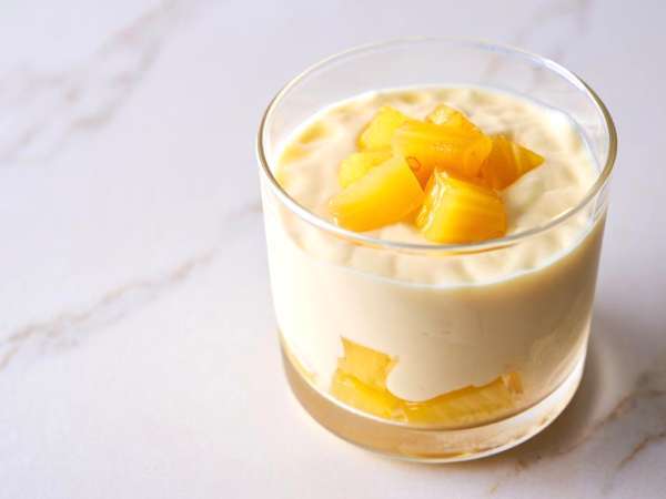 Mélangez cela avec de l'ananas et vous obtiendrez le dessert glacé le plus facile (et le plus addictif) du monde.