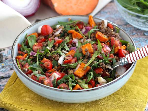 Cette salade de lentilles est tellement rapide et gourmande qu’elle va détrôner votre lunchbox à midi !