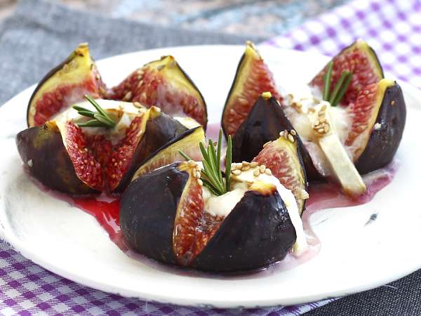 Figues au four, chèvre et miel : l’entrée express qui épate toujours