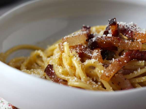 La vraie carbonara ne supporte qu’un seul ingrédient… et ce n’est pas la pancetta