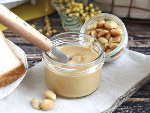 Arrêtez d’acheter du beurre de cacahuète : cette version maison à 1 ingrédient bat tous les produits industriels