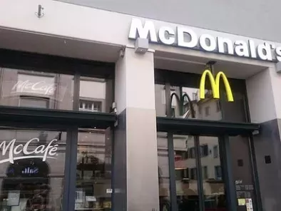 885 commandes de burger au Mcdonald's de Zürich en Suisse