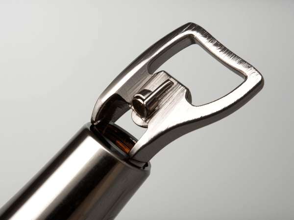 Plus de tire-bouchon ? Pas de souci : ces techniques de secours sauvent vos apéros