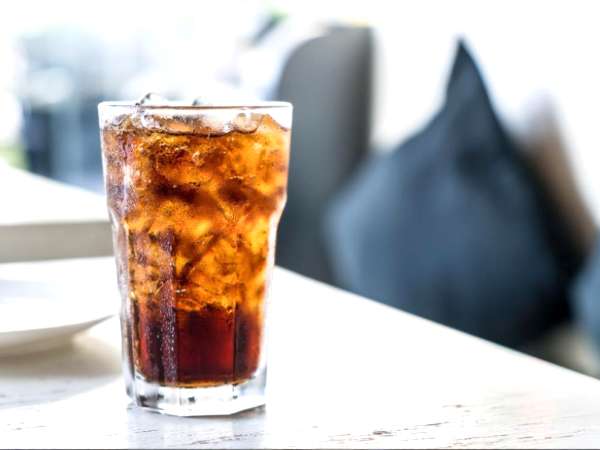 Ce que les chercheurs ont découvert sur les sodas sucrés change tout ce qu’on croyait savoir sur le microbiote