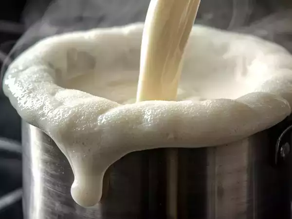 Ce mystère du quotidien que personne ne vous a jamais vraiment expliqué (et qui salit votre cuisine à chaque fois)