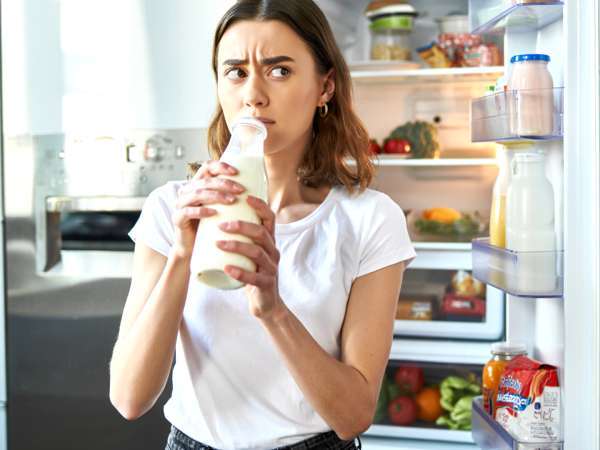 Boire du lait froid à la bouteille : une habitude qui peut fragiliser vos défenses ?