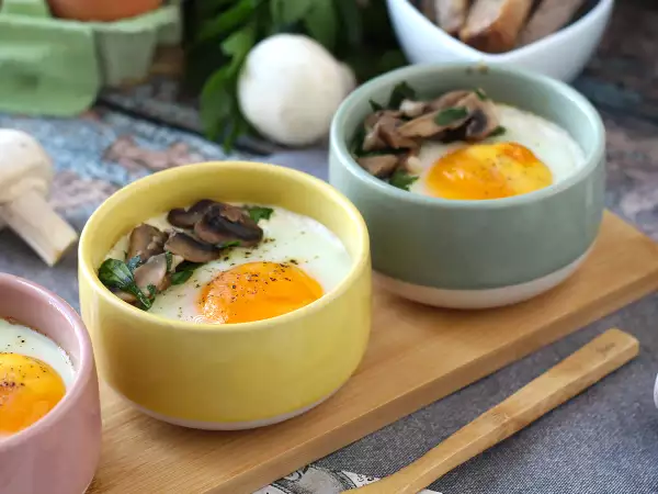 Œufs cocotte aux champignons : une entrée parfaite pour Noël sans se ruiner