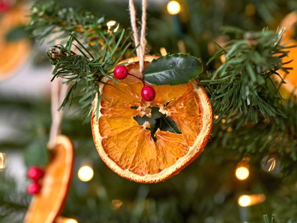 Comment faire des oranges séchées pour les décorations de Noël (et parfumer la maison)