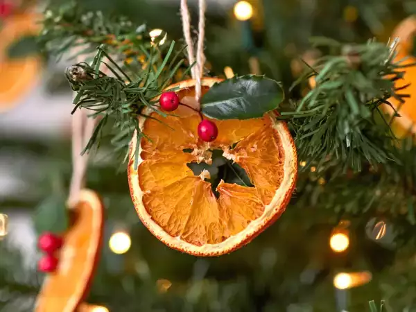 Comment faire des oranges séchées pour les décorations de Noël (et parfumer la maison)