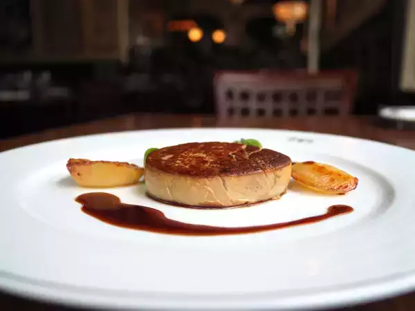 Comment poêler un foie gras frais sans qu’il fonde ?