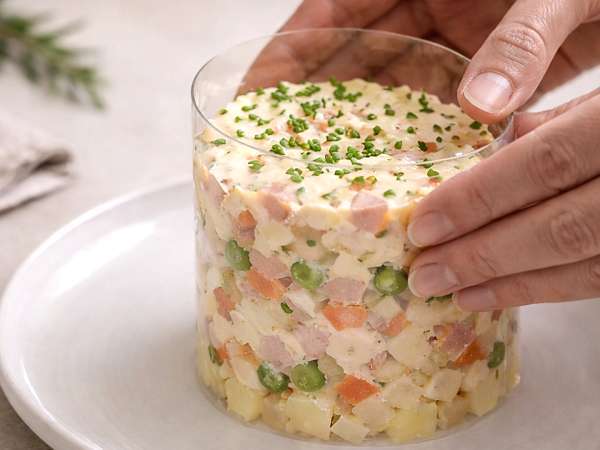 Pas d’emporte-pièce ? Ce que vous avez déjà dans votre tiroir peut faire le même effet (vos invités n’y verront que du feu)