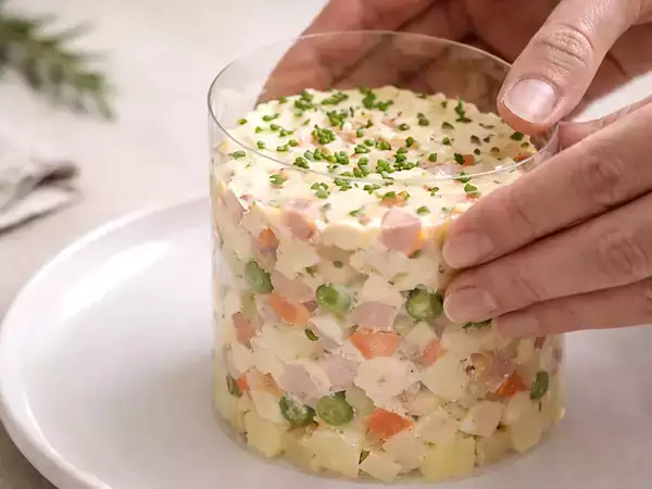 Pas d’emporte-pièce ? Ce que vous avez déjà dans votre tiroir peut faire le même effet (vos invités n’y verront que du feu)