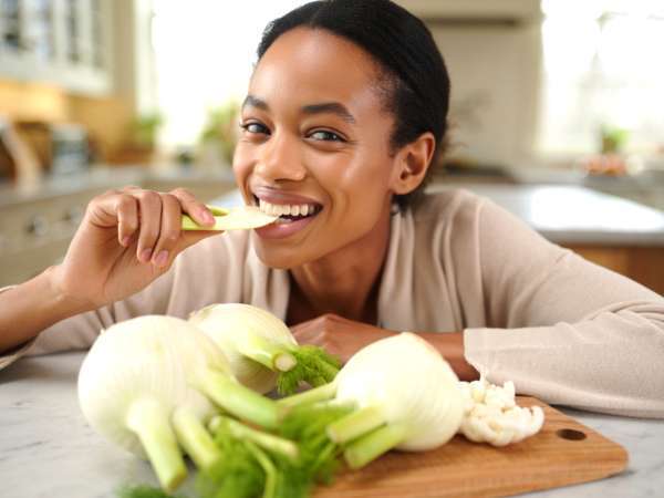 Pourquoi le fenouil est l’allié idéal après les fêtes pour dégonfler le ventre (sans se priver)