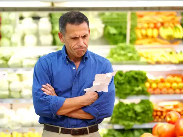 La mauvaise humeur nous pousse-t-elle vraiment à acheter plus gras et plus sucré ?