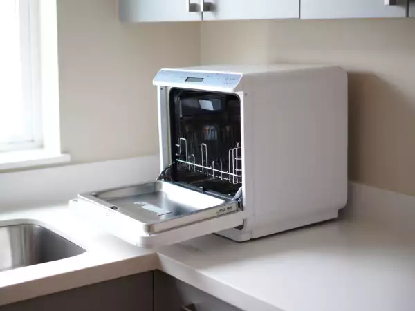 Ce lave-vaisselle mini-format fonctionne sans plomberie : l’innovation Lidl qui soulage les petits foyers