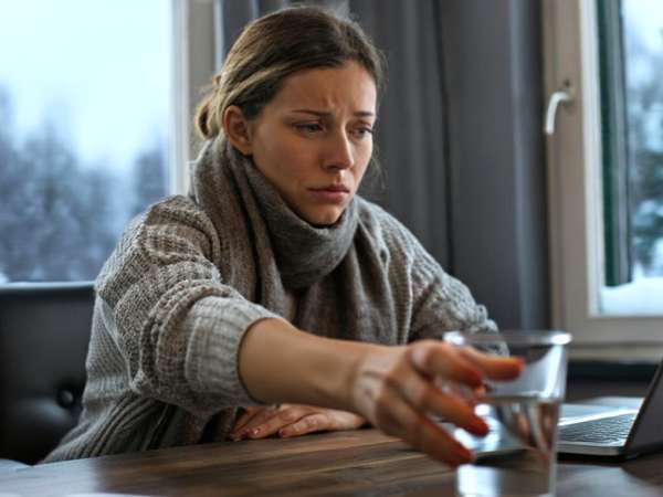 Pourquoi on boit moins quand il fait froid (et comment y remédier sans y penser)