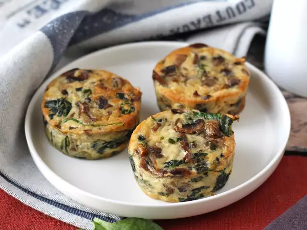 Ces petits flans aux épinards et aux champignons sont une valeur sûre quand on veut faire aimer les légumes à tout le monde !