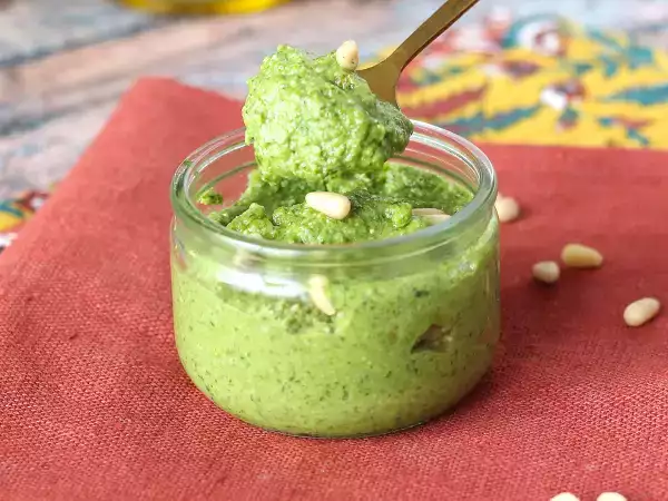 Pesto de roquette prêt en 5 minutes : une bonne idée pour changer du classique au basilic