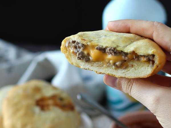 10 recettes au fromage fondu qui rendent tout le monde fou (et vous allez vite comprendre pourquoi)