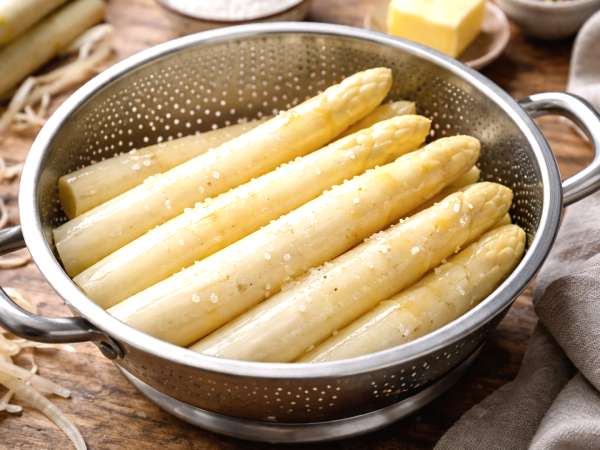 7 erreurs que nous commettons souvent en cuisinant les asperges blanches