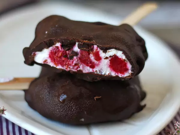 Fruits rouges surgelés : comment les transformer en 10 desserts et recettes gourmands toute l’année