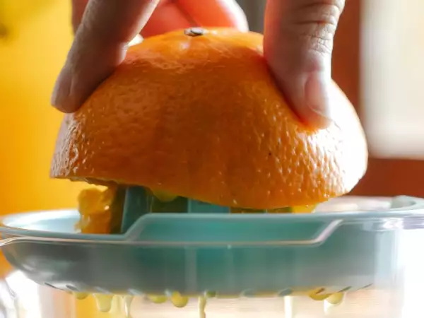 Le jus d’orange fait-il vraiment grossir ? Ce qu’il faut savoir avant de le bannir du petit-déjeuner