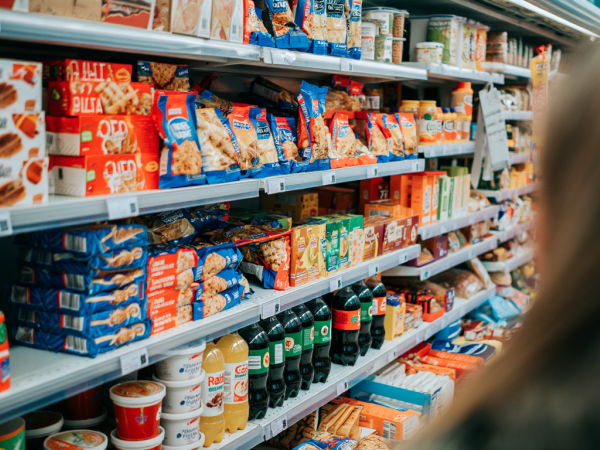 10 aliments pointés par Foodwatch : pourquoi ces produits du quotidien sont si transformés
