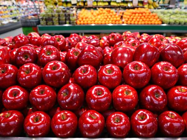 Pourquoi les pommes sont-elles aussi brillantes en supermarché ? Ce que vous devriez savoir