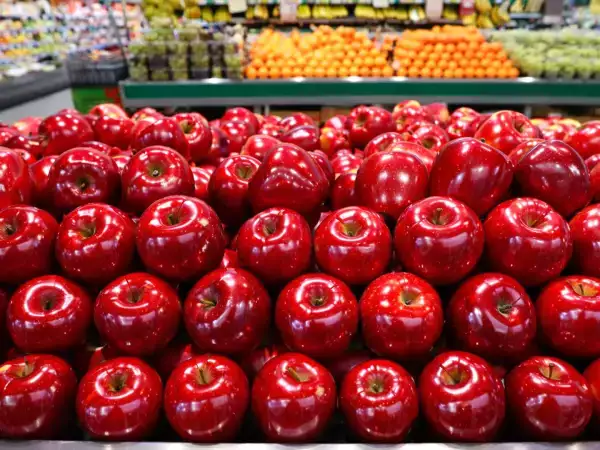 Pourquoi les pommes sont-elles aussi brillantes en supermarché ? Ce que vous devriez savoir