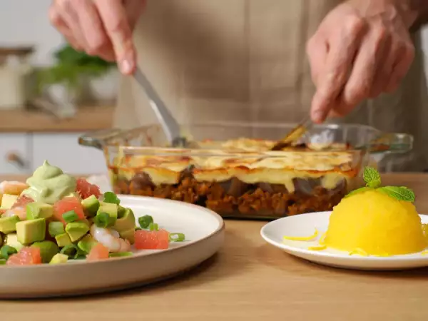 Menu du jour, 22 juin : une fraîcheur estivale avec tartare, moussaka et sorbet citron