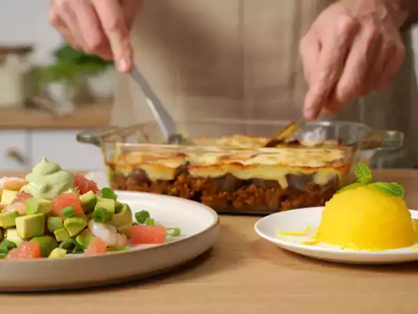 Menu du jour, 22 juin : une fraîcheur estivale avec tartare, moussaka et sorbet citron