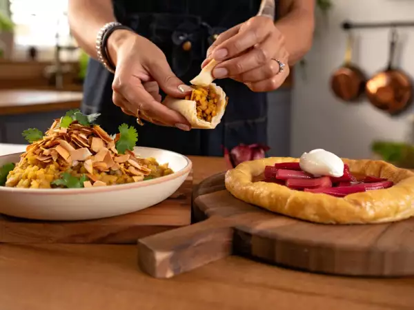 Menu végétarien, 23 mai : chaussons d'échalotes au curry, riz thaï au lait de coco et tarte à la rhubarbe