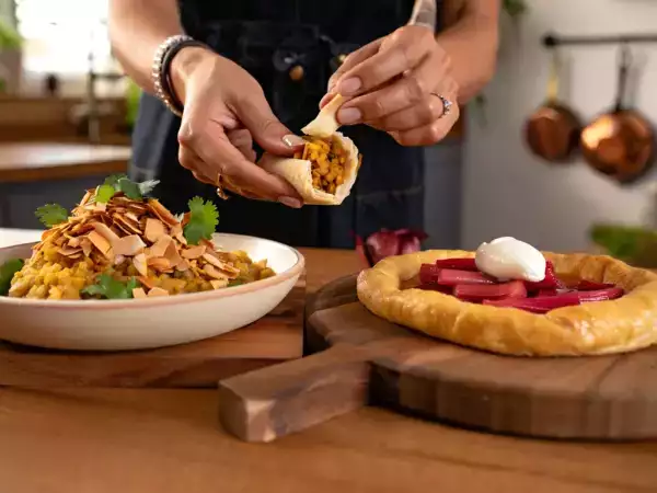 Menu végétarien, 23 mai : chaussons d'échalotes au curry, riz thaï au lait de coco et tarte à la rhubarbe