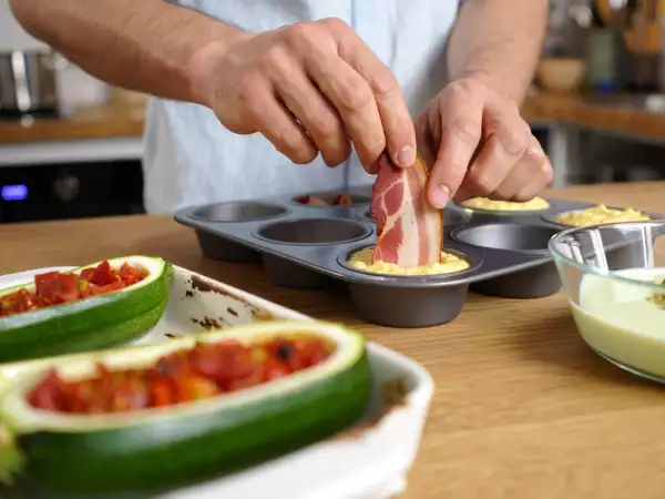 Menu sans gluten, 8 juin : muffins de bacon, courgettes farcies et panna cotta à la pistache