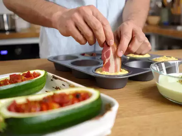 Menu sans gluten, 8 juin : muffins de bacon, courgettes farcies et panna cotta à la pistache