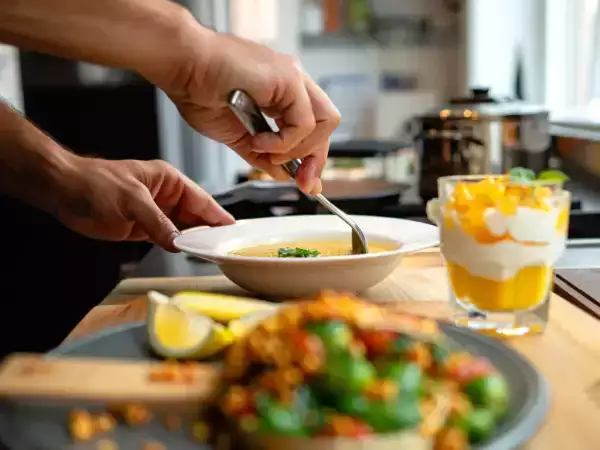 Menu sans gluten, 24 juin : soupe froide, plat de poisson épicé et une glace à la mangue