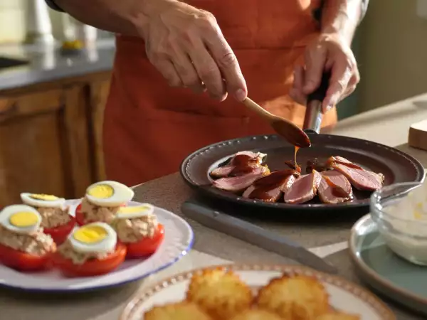 Menu sans gluten, 29 juin : Tomates farcies au thon, aiguillettes de canard et noix de coco