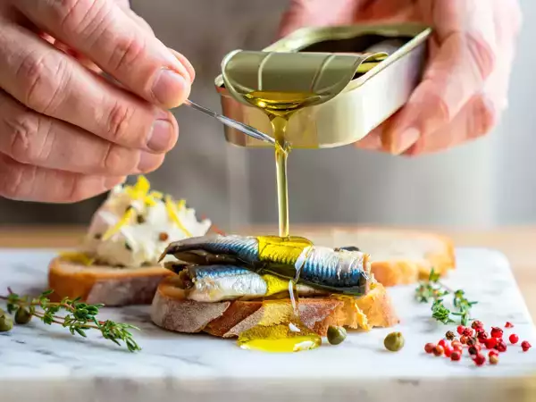 Vous jetez l'huile des sardines en boîte ? Voici pourquoi vous devriez peut-être y réfléchir à deux fois