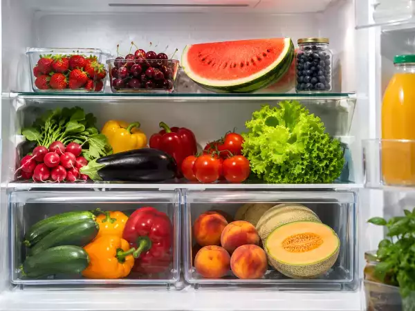 Frigo ou extérieur ? Voici où conserver vos fruits et légumes d'été pour qu'ils restent frais plus longtemps