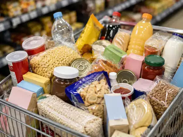 Ces aliments paraissent économiques au supermarché… mais peuvent coûter beaucoup plus cher qu'on ne l'imagine