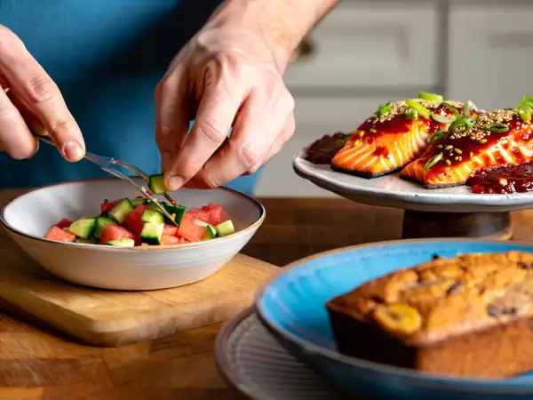 Menu du jour, 21 juillet : salade rafraîchissante, un saumon épicé à la coréenne et un délicieux banana bread