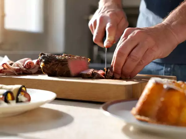 Menu du jour, 8 juillet : roulés d'aubergines, boeuf braisé et baba au rhum