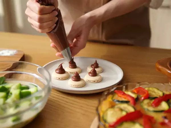 Menu sans gluten, 20 juillet : soupe de concombre, flan aux légumes et macarons chocolat