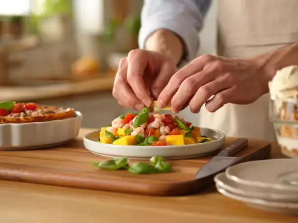 Menu sans gluten, 3 juillet : une salade colorée, un clafoutis réconfortant et un nougat glacé
