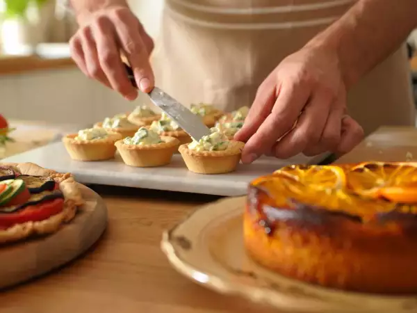 Menu végétarien, 30 juillet : mini cheese cake au gorgonzola, tarte à la ratatouille et gâteau aux oranges épicées