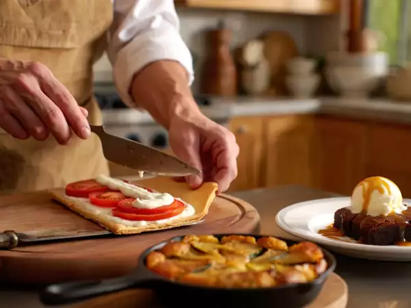 Menu végétarien, 20 juillet : mille-feuille de tomate mimosa, tatin de légumes et brownie à la poêle