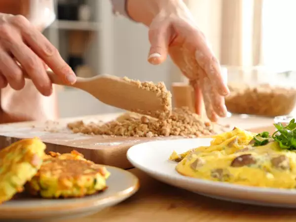 Menu végétarien, 19 juillet : croquettes de courgettes, omelette savoureuse et crumble aux abricots