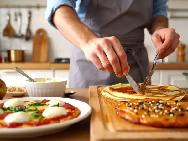 Menu végétarien, 15 juillet : couronne pizza, choux-choux soja et crêpes aux pommes
