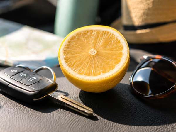 Sentir du citron contre le mal des transports: vraie bonne idée ou remède de grand-mère?